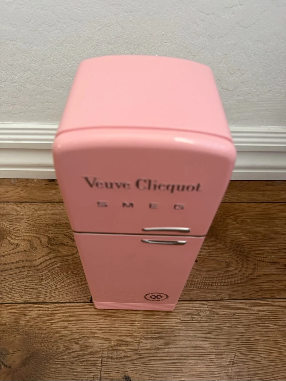 Veuve Clicquot bottle excellent molded